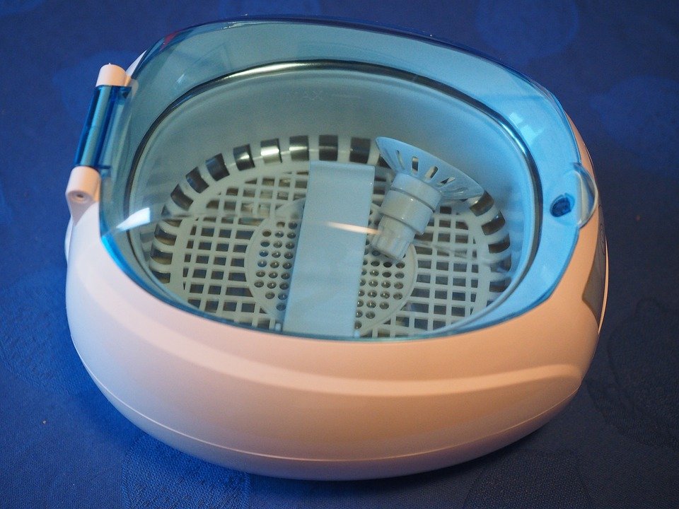 ultrasonic cleaner 609657 960 720 You are currently viewing Maximize Cleaning Efficiency with an Ultrasonic Cleaner: The