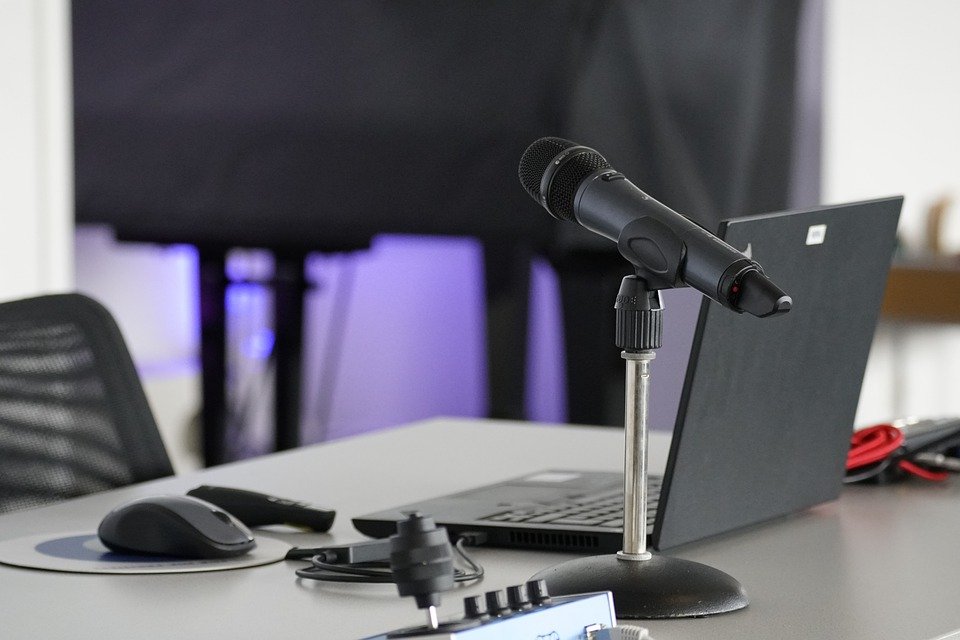 You are currently viewing Top Astronomy Podcast Recommendations: Explore the Cosmos from Home