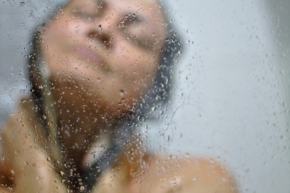 woman 465577 960 720 You are currently viewing Maximize Hygiene with Ultrasonic Bath Cleaners: A Comprehensive Guide